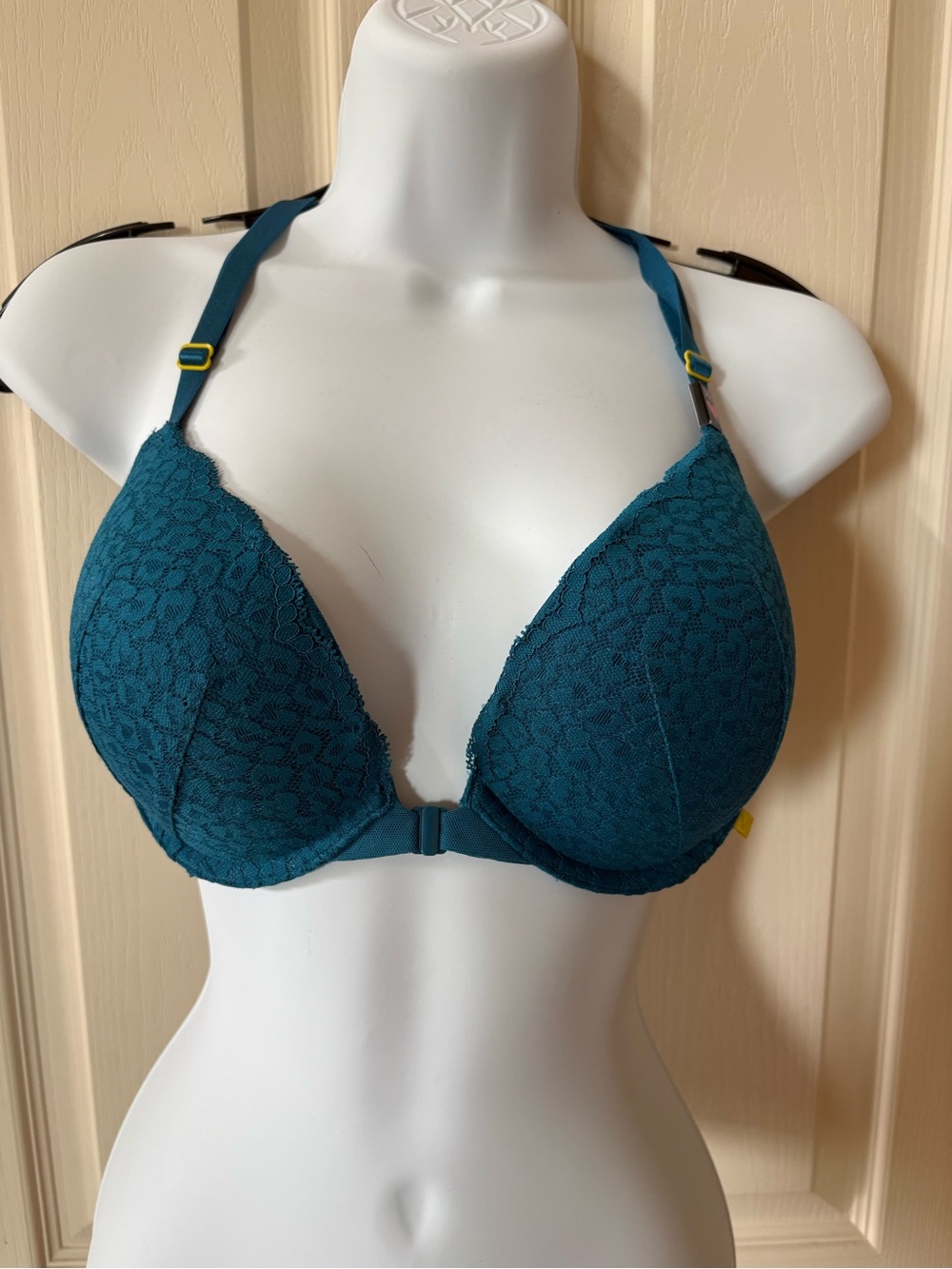 Victoria’s Secret Teal Lace Push-Up Bra with Front Closure. Size 34D